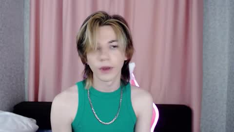 evan_reinhart online show from October 5, 6:34 pm