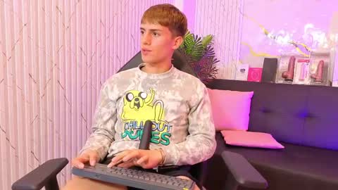evan_tay online show from May 9, 3:07 am