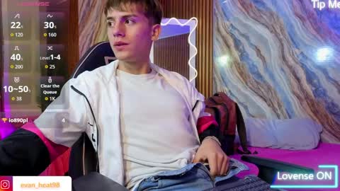 evan_tay online show from May 22, 3:22 am