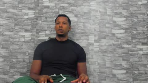 Snapshot of evans_jhones chatting on September 22, 3:39 am EVANS online show from September 22, 3:39 am