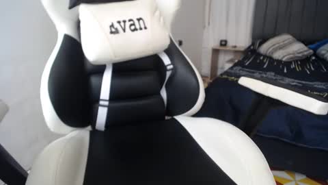 Snapshot of evans_king chatting on January 6, 6:10 pm Evan online show from January 6, 6:10 pm