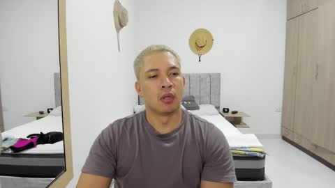 Evan online show from April 26, 11:23 pm