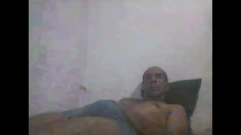 Snapshot of everaldosantos chatting on December 26, 12:03 am everaldosantos online show from December 26, 12:03 am