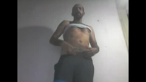 Snapshot of everaldosantos chatting on February 9, 10:11 pm everaldosantos online show from February 9, 10:11 pm