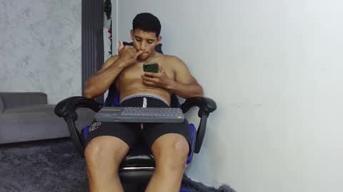 luis online show from November 24, 7:59 pm