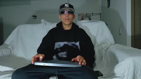 evil_boss1 online show from April 25, 6:16 am