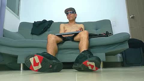 evil_boss1 online show from April 18, 2:24 am