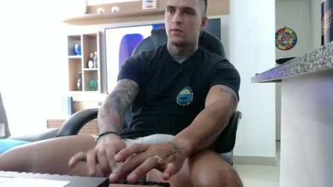 Snapshot of exotic_dude chatting on February 18, 6:17 pm camilo online show from February 18, 6:17 pm