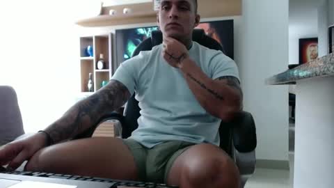 Snapshot of exotic_dude chatting on January 3, 5:10 pm camilo online show from January 3, 5:10 pm
