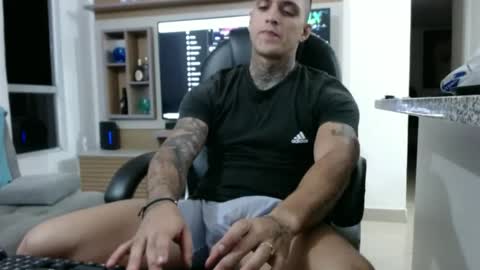 Snapshot of exotic_dude chatting on March 11, 4:54 am camilo online show from March 11, 4:54 am