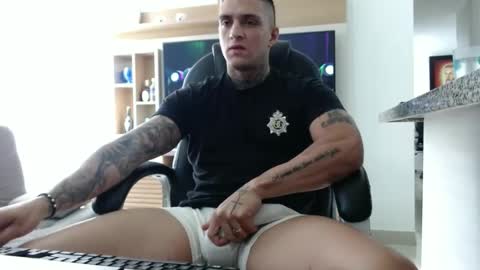 Snapshot of exotic_dude chatting on February 6, 3:31 pm camilo online show from February 6, 3:31 pm