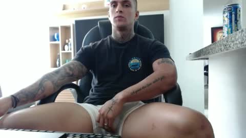 Snapshot of exotic_dude chatting on February 19, 6:54 pm camilo online show from February 19, 6:54 pm