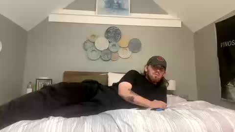 Snapshot of explosive_andyy chatting on October 15, 9:22 pm Explosivee andyy online show from October 15, 9:22 pm