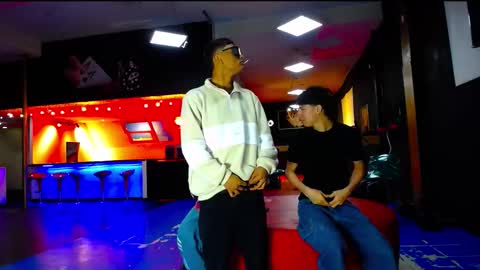 extrangers online show from October 24, 1:13 pm