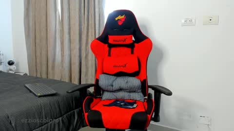 Snapshot of ezzio_scolaro chatting on October 23, 1:58 pm Ezzio Scolaro online show from October 23, 1:58 pm