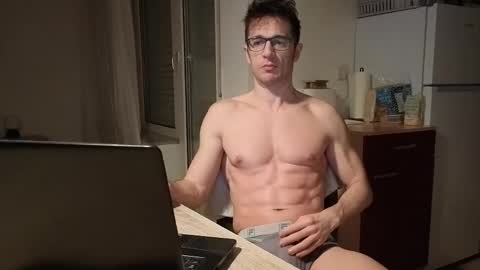 Snapshot of f24570a chatting on March 7, 3:08 am Mick online show from March 7, 3:08 am