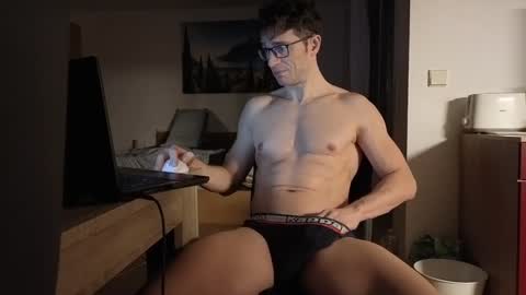 Snapshot of f24570a chatting on January 19, 10:17 pm Mick online show from January 19, 10:17 pm