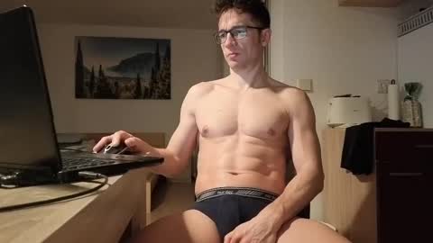 Snapshot of f24570a chatting on February 24, 3:33 am Mick online show from February 24, 3:33 am