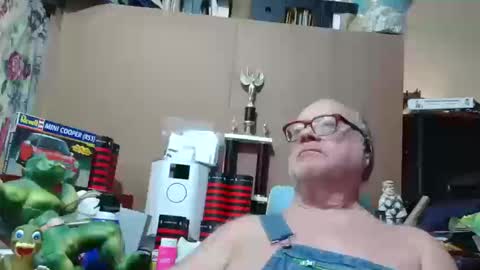 Snapshot of fatfreddythecat chatting on October 14, 10:39 pm Fred. online show from October 14, 10:39 pm