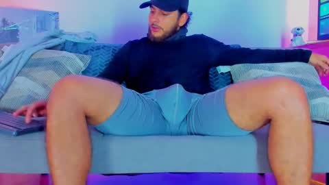 Snapshot of favid95 chatting on October 14, 1:45 am favid95 online show from October 14, 1:45 am