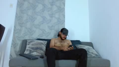Snapshot of favid95 chatting on October 6, 4:33 pm favid95 online show from October 6, 4:33 pm