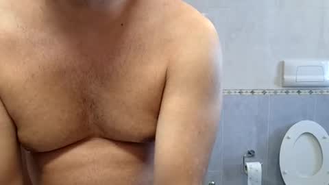 Snapshot of fede2985 chatting on January 1, 10:21 am Fede online show from January 1, 10:21 am