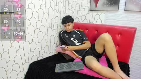 felipe_boy_18 online show from March 12, 3:13 am