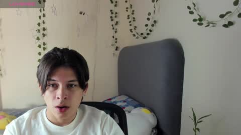 Snapshot of felix_leex chatting on February 7, 7:27 pm Felix leex online show from February 7, 7:27 pm