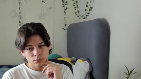 Snapshot of felix_leex chatting on February 22, 9:42 pm Felix leex online show from February 22, 9:42 pm