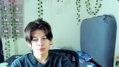 Snapshot of felix_leex chatting on December 15, 12:49 pm Felix leex online show from December 15, 12:49 pm