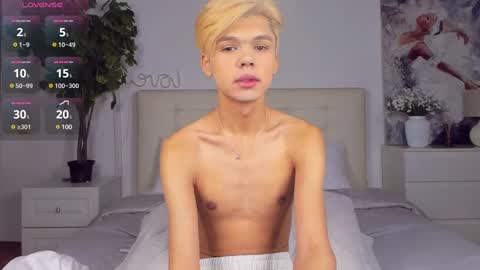 Snapshot of felix_rey chatting on February 20, 4:25 pm Felix online show from February 20, 4:25 pm