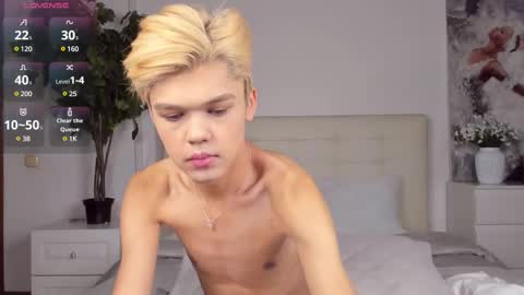 Snapshot of felix_rey chatting on February 23, 5:04 pm Felix online show from February 23, 5:04 pm