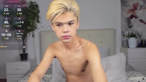 Snapshot of felix_rey chatting on March 1, 10:31 pm Felix online show from March 1, 10:31 pm