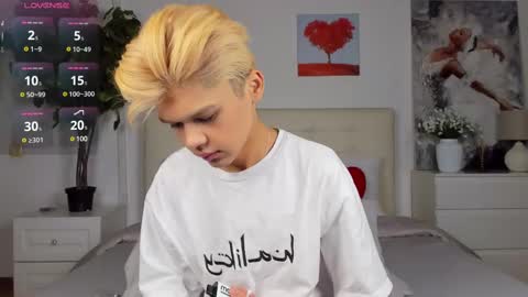 Snapshot of felix_rey chatting on February 15, 5:50 pm Felix online show from February 15, 5:50 pm
