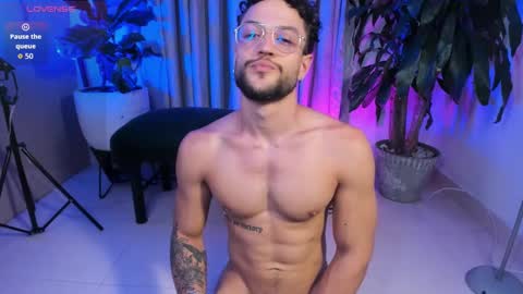 Snapshot of felixsantox chatting on September 13, 12:44 am FelixSantos online show from September 13, 12:44 am