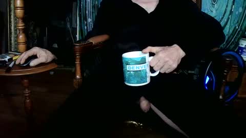 Snapshot of fellatioauto chatting on December 25, 6:41 pm hungnsexy online show from December 25, 6:41 pm