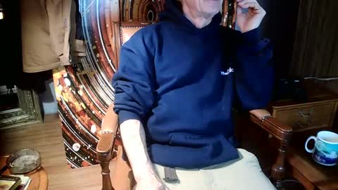 Snapshot of fellatioauto chatting on December 4, 2:09 am hungnsexy online show from December 4, 2:09 am