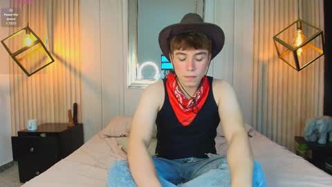 Snapshot of femboy_max chatting on October 11, 1:04 pm Femboy Max online show from October 11, 1:04 pm