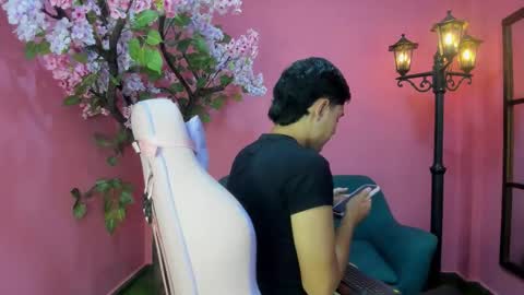 Noa online show from February 8, 2:21 pm