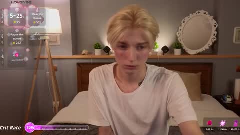 Snapshot of fiachand chatting on September 27, 10:51 pm Thomas online show from September 27, 10:51 pm