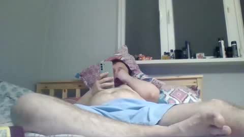 Snapshot of filipek757 chatting on September 8, 10:20 pm filipek757 online show from September 8, 10:20 pm