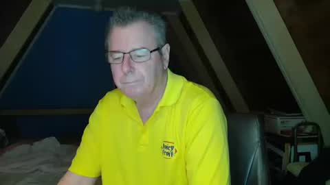 Snapshot of finderfiner chatting on October 15, 8:11 am finderfiner online show from October 15, 8:11 am