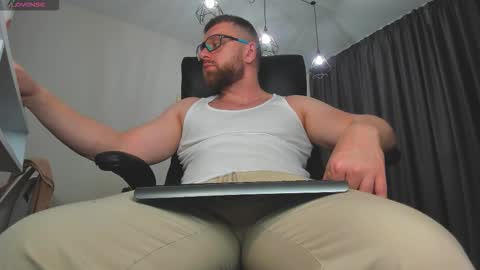 FindomGuyXXX online show from November 28, 8:44 pm