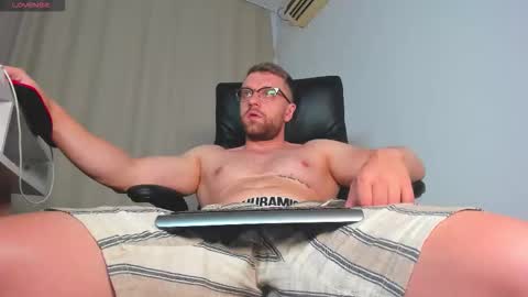 Snapshot of findomguyxxx chatting on September 18, 5:48 pm FindomGuyXXX online show from September 18, 5:48 pm