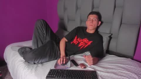 Nicolas online show from December 22, 8:39 pm