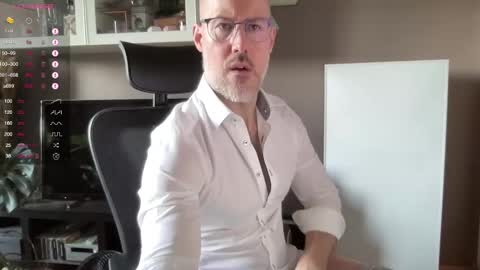 Snapshot of fit_rubinho chatting on February 12, 8:49 am Rubn online show from February 12, 8:49 am