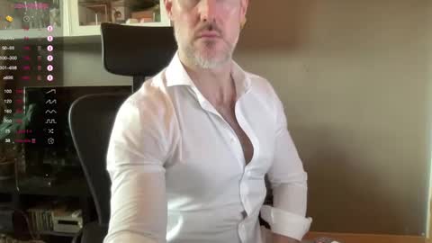 Snapshot of fit_rubinho chatting on December 19, 9:18 am Rubn online show from December 19, 9:18 am