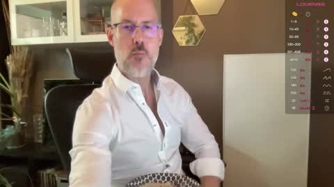 Snapshot of fit_rubinho chatting on October 16, 7:38 am Rubn online show from October 16, 7:38 am