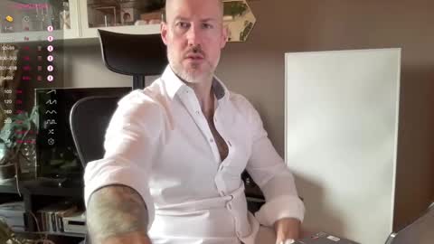 Snapshot of fit_rubinho chatting on January 2, 9:22 am Rubn online show from January 2, 9:22 am