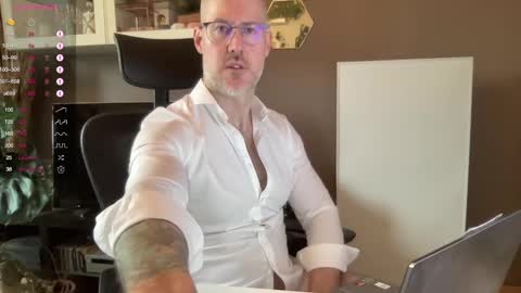 Snapshot of fit_rubinho chatting on January 22, 8:51 am Rubn online show from January 22, 8:51 am